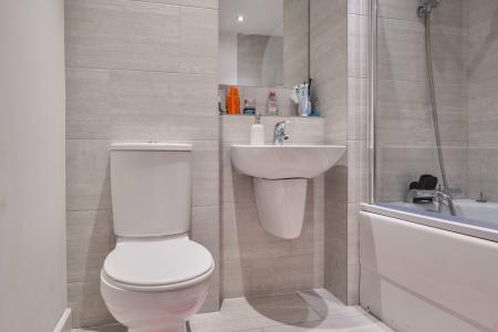 2 bedroom Flat to let in Kidwells Close, Parklands, Maidenhead, SL6