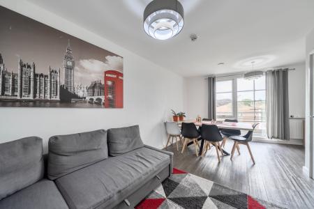 2 bedroom Flat to let in Kidwells Close, Parklands, Maidenhead, SL6