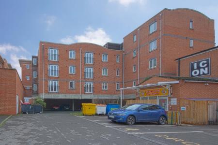2 bedroom Flat to let in Grenfell Road, Maidenhead, SL6