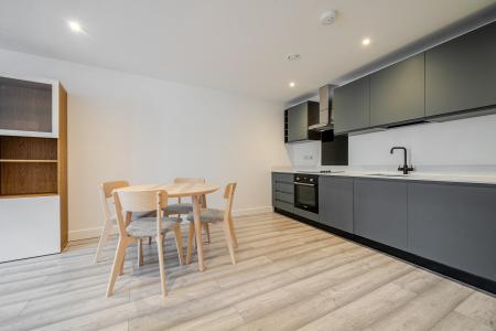 2 bedroom Flat to let in West Street, Maidenhead, SL6