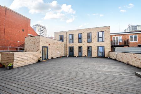 2 bedroom Flat to let in West Street, Maidenhead, SL6