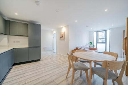2 bedroom Flat to let in West Street, Maidenhead, SL6