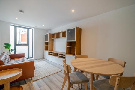 2 bedroom Flat to let in West Street, Maidenhead, SL6