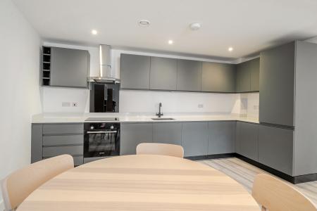 2 bedroom Flat to let in West Street, Maidenhead, SL6