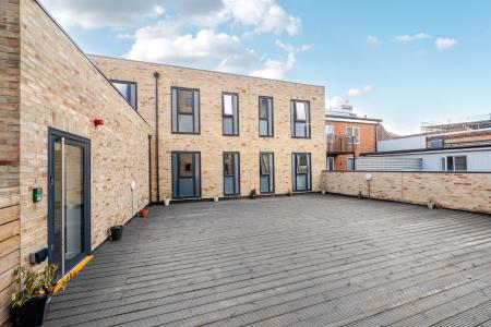 2 bedroom Flat to let in West Street, Maidenhead, SL6
