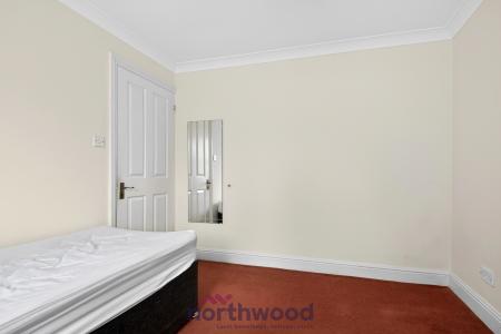 2 bedroom Flat for sale in Alston Gardens, Maidenhead, SL6