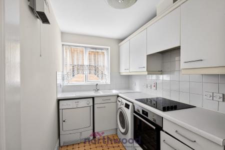 2 bedroom Flat for sale in Alston Gardens, Maidenhead, SL6