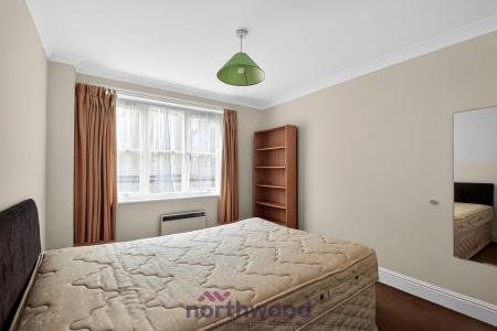 2 bedroom Flat for sale in Alston Gardens, Maidenhead, SL6