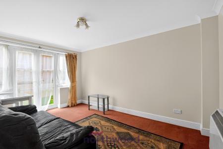 2 bedroom Flat for sale in Alston Gardens, Maidenhead, SL6