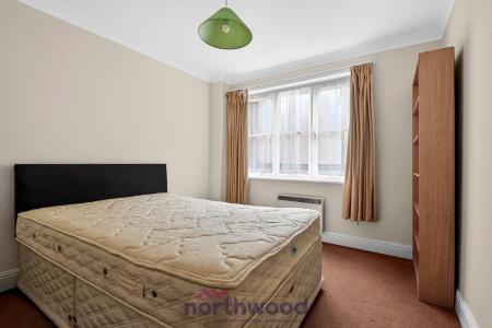 2 bedroom Flat for sale in Alston Gardens, Maidenhead, SL6