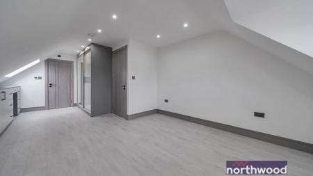 4 bedroom Detached house to let in Courthouse Road, Maidenhead, SL6