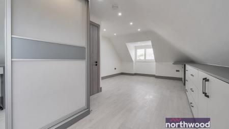 4 bedroom Detached house to let in Courthouse Road, Maidenhead, SL6
