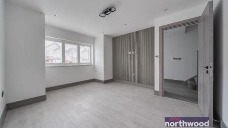 4 bedroom Detached house to let in Courthouse Road, Maidenhead, SL6