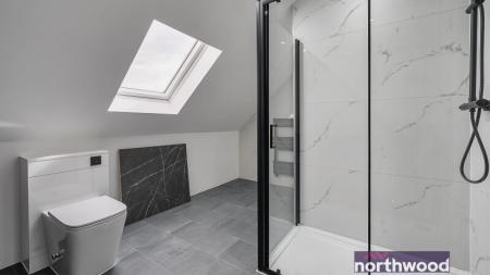 4 bedroom Detached house to let in Courthouse Road, Maidenhead, SL6
