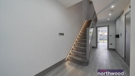 4 bedroom Detached house to let in Courthouse Road, Maidenhead, SL6