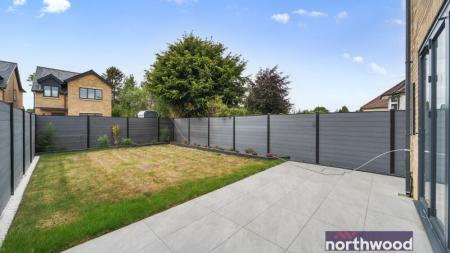 4 bedroom Detached house to let in Courthouse Road, Maidenhead, SL6