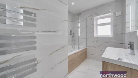4 bedroom Detached house to let in Courthouse Road, Maidenhead, SL6