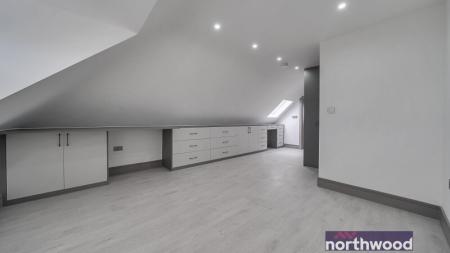 4 bedroom Detached house to let in Courthouse Road, Maidenhead, SL6