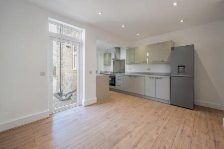 3 bedroom End of terrace house to let in Courthouse Road, Maidenhead, SL6