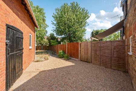 3 bedroom End of terrace house to let in Courthouse Road, Maidenhead, SL6