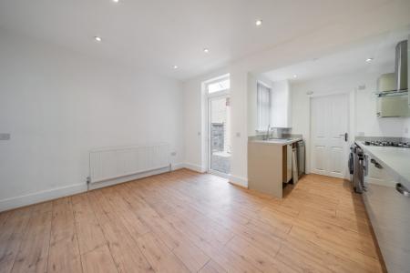 3 bedroom End of terrace house to let in Courthouse Road, Maidenhead, SL6