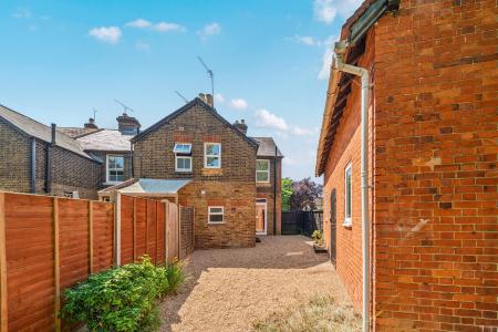 3 bedroom End of terrace house to let in Courthouse Road, Maidenhead, SL6