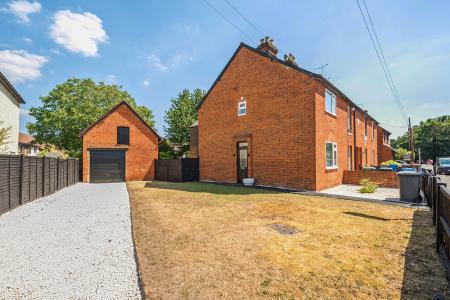 3 bedroom End of terrace house to let in Courthouse Road, Maidenhead, SL6