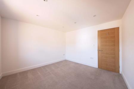 2 bedroom Flat to let in Nicholsons Lane, Maidenhead, SL6