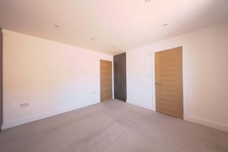 2 bedroom Flat to let in Nicholsons Lane, Maidenhead, SL6