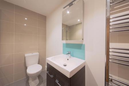 2 bedroom Flat to let in Nicholsons Lane, Maidenhead, SL6