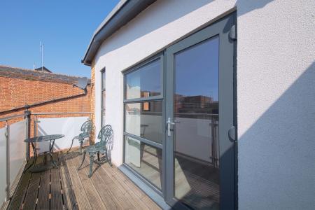 2 bedroom Flat to let in Nicholsons Lane, Maidenhead, SL6