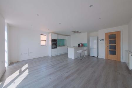 2 bedroom Flat to let in Nicholsons Lane, Maidenhead, SL6