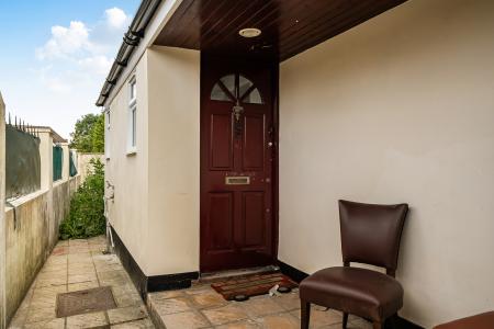 1 bedroom Detached house to let in Albany Road, Windsor, SL4