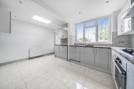 3 bedroom Detached house to let in Ivy Close, Maidenhead, SL6