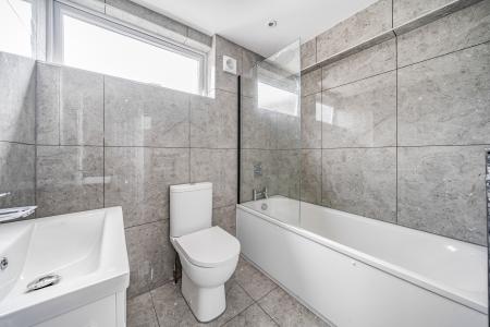 3 bedroom Detached house to let in Ivy Close, Maidenhead, SL6