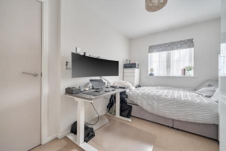 3 bedroom Terraced House to let in Kerswell Close, Slough, SL2