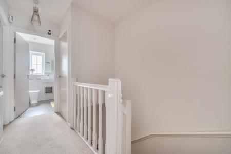3 bedroom Terraced House to let in Kerswell Close, Slough, SL2