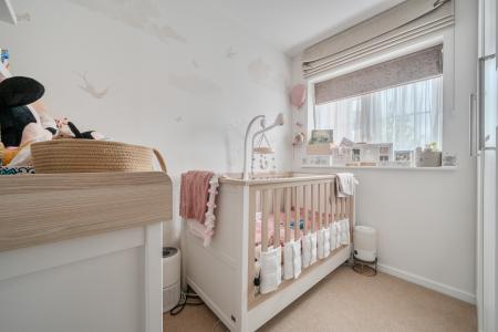 3 bedroom Terraced House to let in Kerswell Close, Slough, SL2