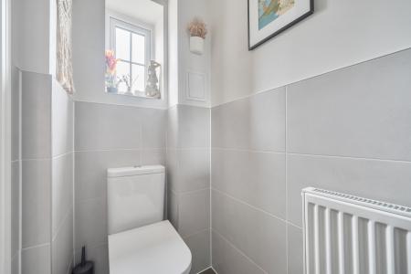 3 bedroom Terraced House to let in Kerswell Close, Slough, SL2