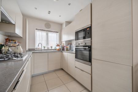 3 bedroom Terraced House to let in Kerswell Close, Slough, SL2