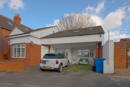 1 bedroom Semi-detached house to let in Belmont Vale, Maidenhead, SL6