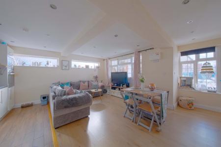 1 bedroom Semi-detached house to let in Belmont Vale, Maidenhead, SL6