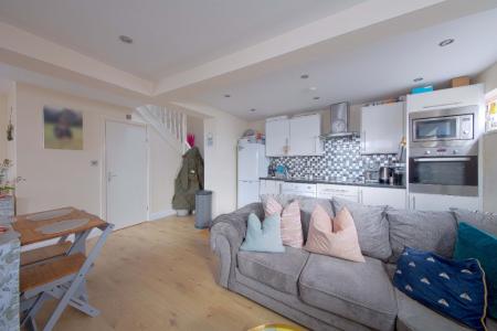 1 bedroom Semi-detached house to let in Belmont Vale, Maidenhead, SL6