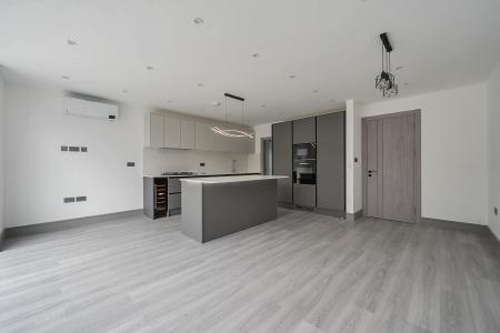 1 bedroom House share to let in Courthouse Road, Maidenhead, SL6