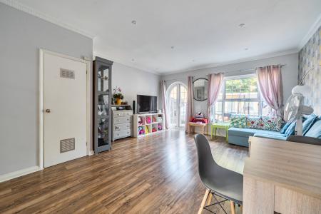 3 bedroom End of terrace house to let in Lantern Walk, Maidenhead, SL6
