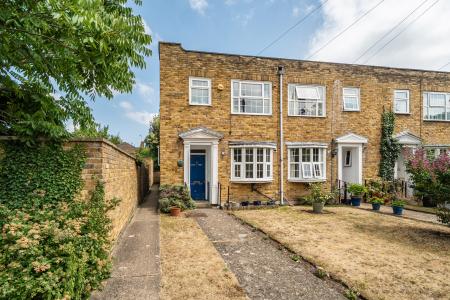 3 bedroom End of terrace house to let in Lantern Walk, Maidenhead, SL6