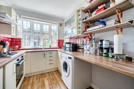 3 bedroom End of terrace house to let in Lantern Walk, Maidenhead, SL6
