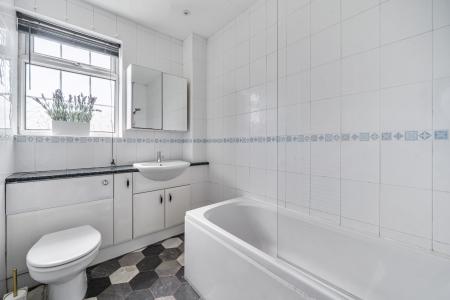 3 bedroom End of terrace house to let in Lantern Walk, Maidenhead, SL6
