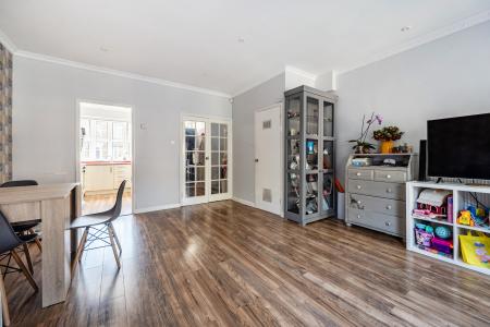 3 bedroom End of terrace house to let in Lantern Walk, Maidenhead, SL6