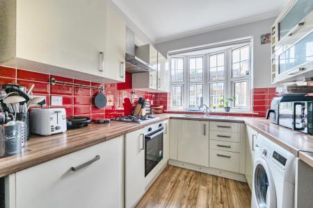 3 bedroom End of terrace house to let in Lantern Walk, Maidenhead, SL6